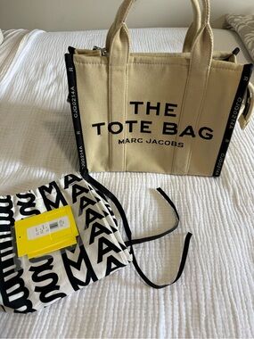GOOD CONDITION Marc Jacobs 'The Tote Bag' Canvas Tote - Beige & Black
